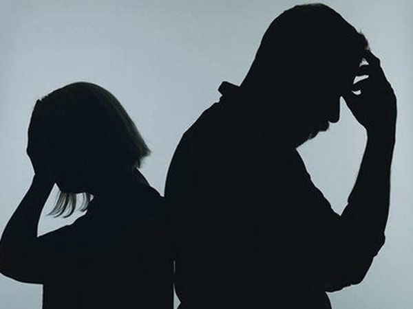 Người đàn ông Hà Nội ép vợ nói 'yêu chồng' mỗi ngày vì mắc bệnh hoang tưởng
