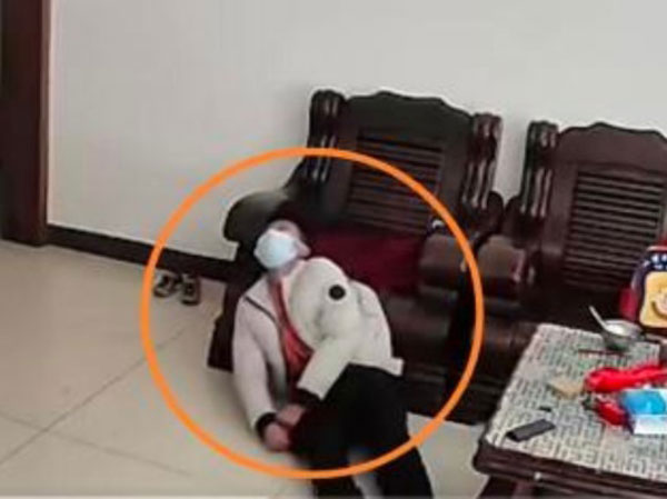 Cậu bé 10 tuổi giỏi nhất lớp vẫn bị mẹ ép học ngày đêm tới mức co giật, nhập viện điều trị vẫn phải học bảng cửu chương