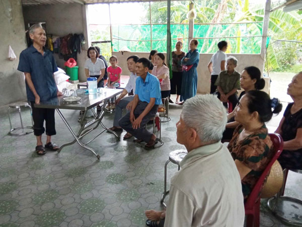 Cả làng họp đêm, góp gần 100 triệu đồng đưa chàng trai nghèo vào đại học