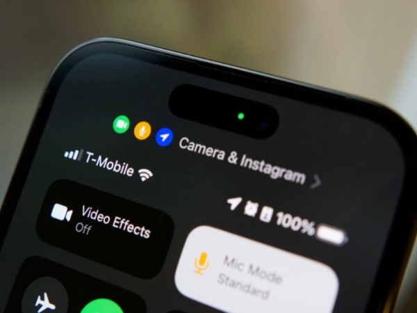 Vì sao iPhone xuất hiện dấu chấm xanh và cam?