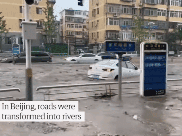 Mưa lớn ở Bắc Kinh,  ít nhất 11 người thiệt mạng, hàng loạt ôtô trôi trên phố