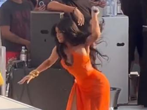 Cardi B lên tiếng về hành động hai lần ném micro vào DJ và khán giả