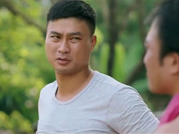 Làng trong phố tập 1: Mất ao cá, Hiếu định bỏ quê lên phố