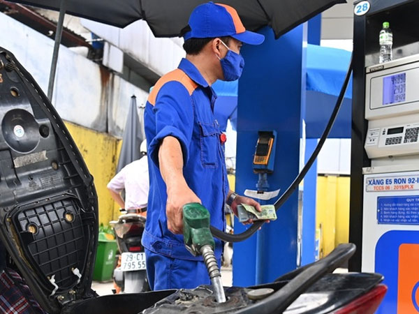 Không ngoài dự đoán, giá xăng dầu đồng loạt tăng mạnh