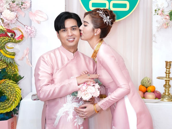 Hồ Quang Hiếu đọc 'lời hứa trước hôn nhân' trong lễ ăn hỏi vợ kém 17 tuổi
