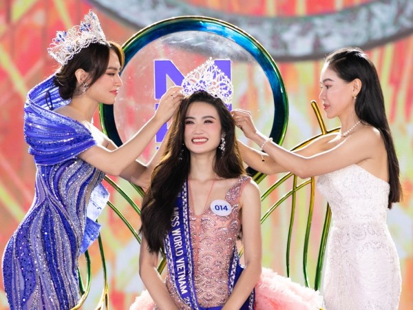 Điểm lại những ồn ào khiến hoa hậu bị yêu cầu tước vương miện: Kẻ phát ngôn 'linh tinh', người hớ hênh đời tư