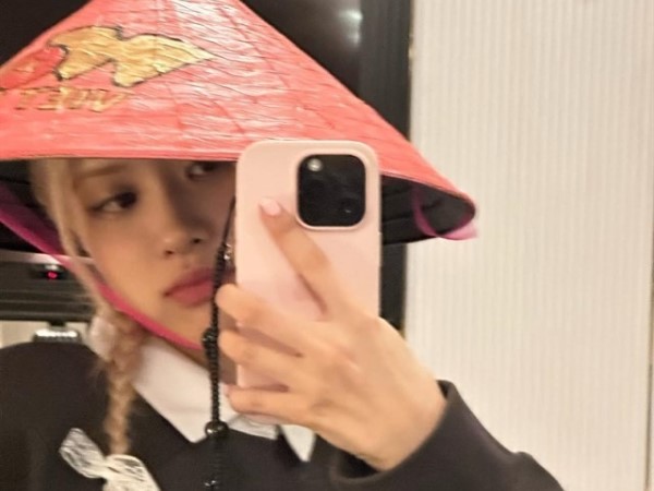 'Thánh soi' công nghệ: Rosé BLACKPINK đang dùng điện thoại và ốp lưng gì?