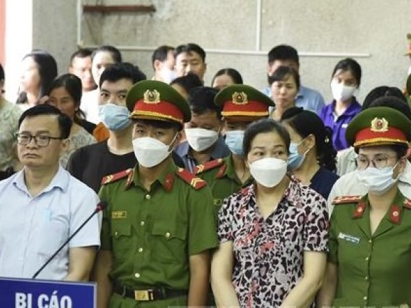 Cựu phó chủ tịch thành phố cùng nhiều thuộc cấp hầu toà