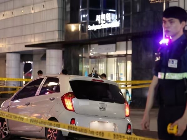Lao xe đám đông, đâm dao điên loạn ở siêu thị khiến 13 người thương vong tại Seoul, Hàn Quốc