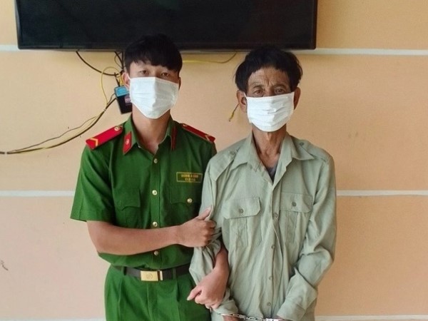 Ăn củ sắn, uống nước suối cầm hơi, đối tượng suýt thành 'người rừng' sau gần 1 năm trốn truy nã