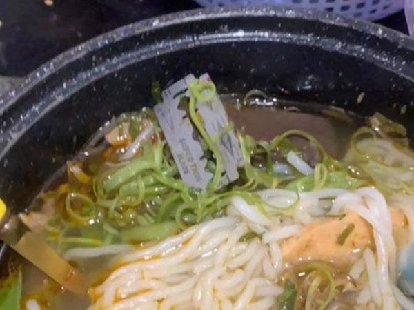 Khách tố có dao lam trong bún bò, chủ quán ở TP HCM nói gì?