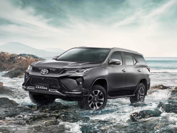 Toyota Fortuner 2023 nâng cấp từ 949 triệu đồng, thêm bản máy dầu 2.8L