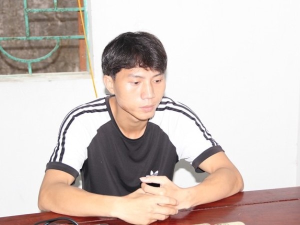 Đi xe biển giả, đột nhập siêu thị điện máy trộm hàng loạt Iphone, laptop