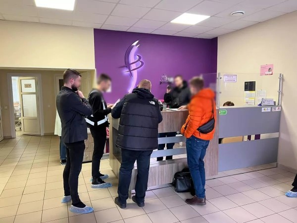 Ukraine phá đường dây buôn bán trẻ em ra nước ngoài quy mô lớn