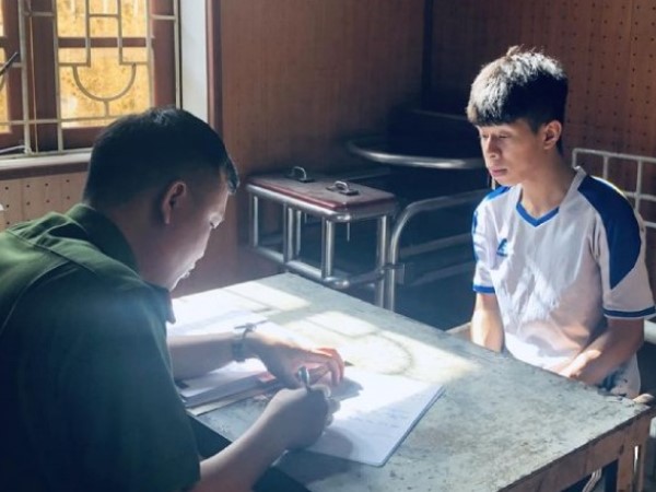 Đến nhà cảm ơn rồi trộm luôn 100 triệu của ân nhân để nướng vào game