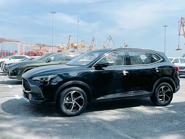 MG HS 2023 cập cảng Việt Nam, giá khoảng 750 triệu đồng