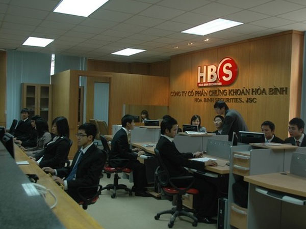 Chứng khoán Hòa Bình có tân chủ tịch 20 tuổi