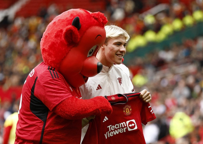 Tân binh Hojlund chào sân, Man United ngược dòng hạ Lens 3-1