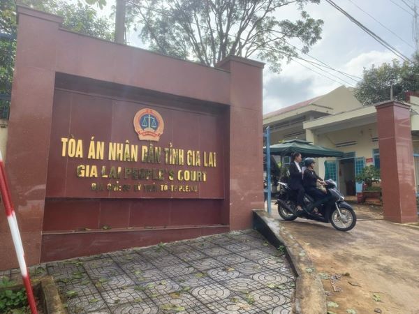Thẩm phán bị bắt khi nhận hối lộ số tiền lớn ngay tại nơi làm việc