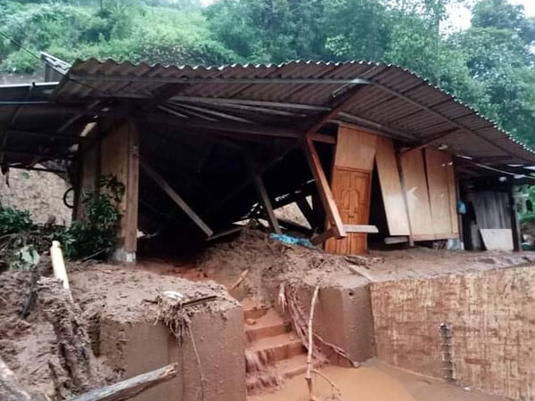 Lũ ống, sạt lở phá nát nhà dân, 2 cháu bé thiệt mạng