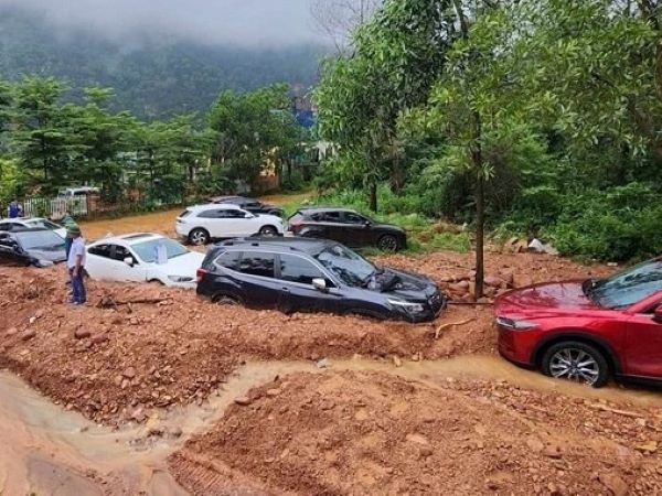 Ô tô ngập bùn đất có nguy hiểm như bị ngập nước hay không?