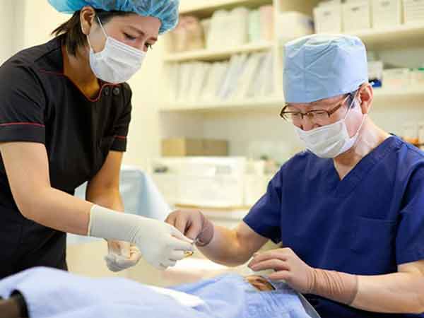 Nhiều trẻ em Nhật phẫu thuật thẩm mỹ từ khi học cấp 1, 2