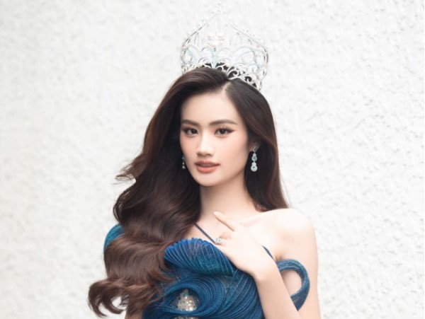 Tước vương miện Hoa hậu của Ý Nhi là nặng nề