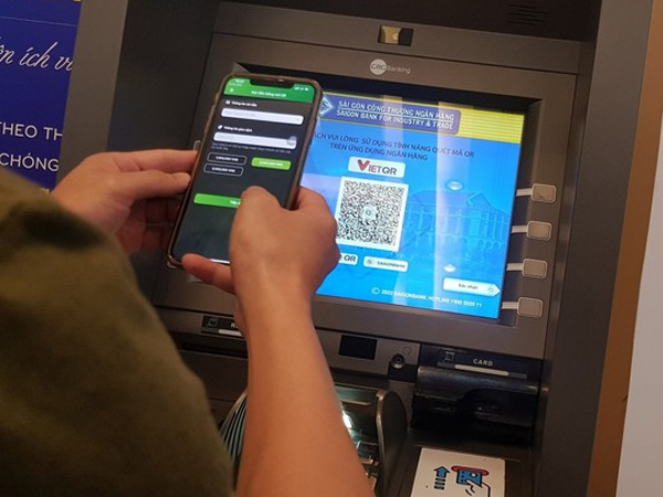 Chính thức rút tiền liên ngân hàng tại ATM bằng quét mã VietQR