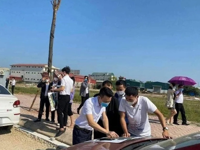 Chuyện bán bất động sản thời khó: Khách mua ép giá quá rẻ, chủ nhà 'nóng mặt' mời ra về