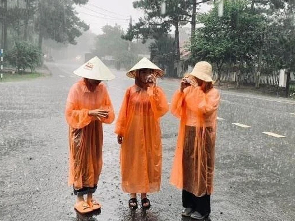Bí kíp đi du lịch gặp mưa bão vẫn 'vui hết nấc'
