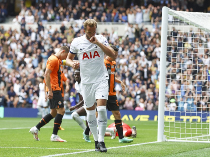 Harry Kane ghi 4 bàn, HLV Tottenham nói phũ Bayern Munich