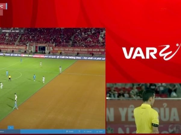 Hình ảnh đặc biệt của VAR lần đầu tiên xuất hiện tại V-League