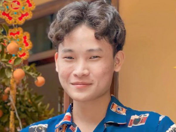 Chàng trai không nhan sắc, không tên tuổi 'bỗng dưng' thành Tiktoker triệu view, vừa xây xong biệt thự đã cưới vợ đẹp