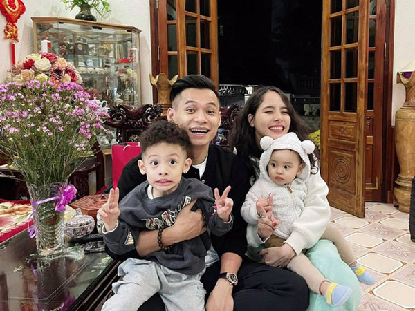 Sau trận cãi vã, dòng chữ vợ để lại trên điện thoại khiến Độ Mixi đọc xong bỗng tỉnh ngộ