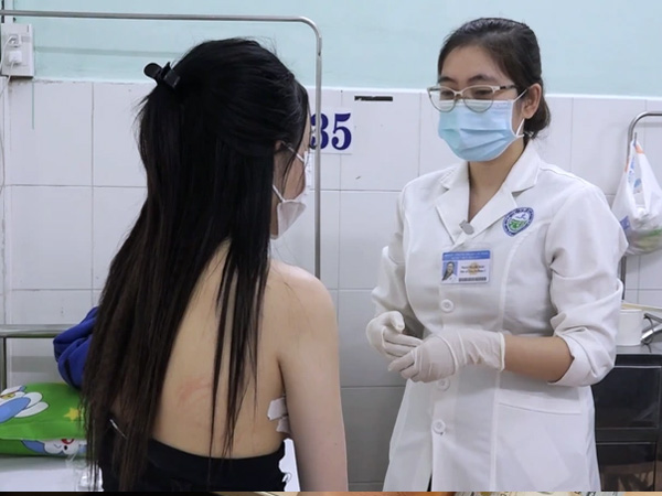 Cô gái trẻ 'vỡ' ngực sau khi chi 25 triệu đồng tiêm filler tăng size ở khách sạn