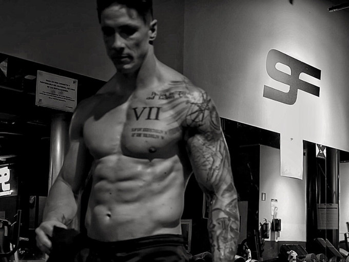 Nam thần Fernando Torres giờ làm ông chủ phòng gym, 'biến hình' thành lực sĩ khiến chị em thảng thốt
