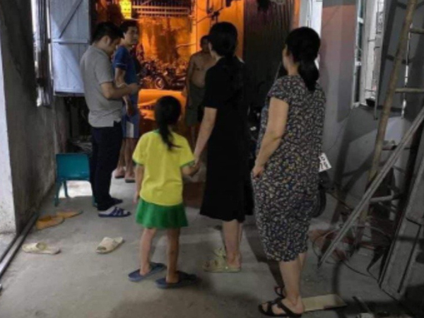 Hà Nội: Gã trai côn đồ đến nhà trọ tìm đánh vợ cũ, đâm trọng thương hàng xóm