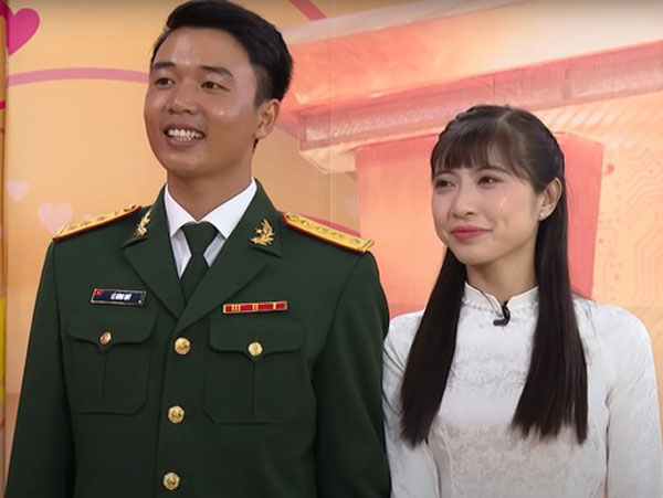 Vợ chồng son: Phó đại đội trưởng cưa đổ cô giáo từ tin nhắn email, cách xưng hô ai nghe cũng thấy lạ