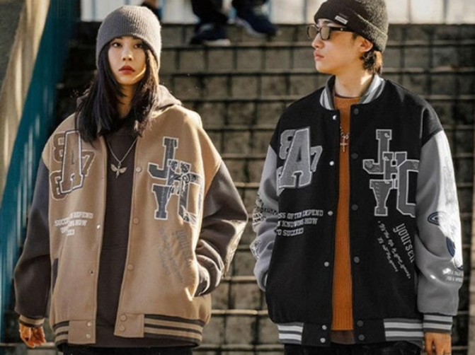 Varsity jacket là gì? Biến hình với cách mix varsity jacket nam cực chất