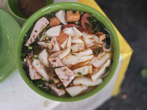 Hàng bánh đúc riêu giữa lòng Thủ đô chỉ mở bán 5 ngày trong tháng