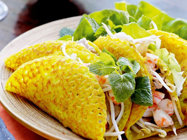 Chỉ với 10k thưởng thức bánh xèo ngập hải sản giữa cơn bão 'chặt chém' tại Phú Quốc