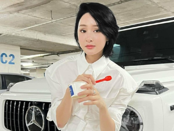Ca sĩ Hiền Hồ rao bán chiếc Mercedes G63 'đạp sóng rẽ gió' giá bao nhiêu?