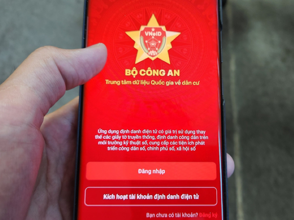 Hi hữu: Bỗng dưng phát hiện có thêm con trên ứng dụng VNeID