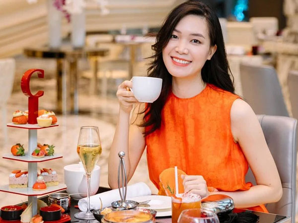 Hoa hậu Việt gặp sự cố trớ trêu và đánh rơi vương miện khi đăng quang giờ có cuộc sống ra sao?