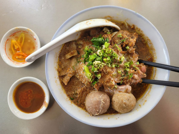 Quán hủ tiếu sa tế gốc Hoa 80 năm ở Sài Gòn