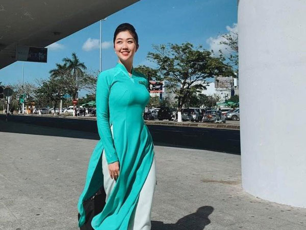 Nữ tiếp viên hàng không sở hữu học vấn 'khủng' còn có cái tên vô cùng quý tộc
