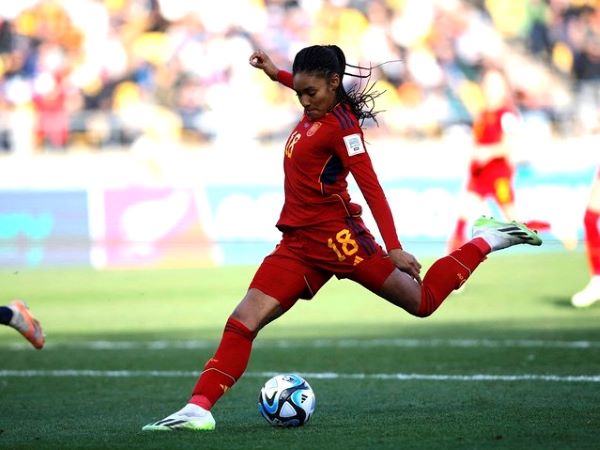 Tài năng điền kinh ghi 'bàn thắng vàng' cho Tây Ban Nha tại World Cup nữ