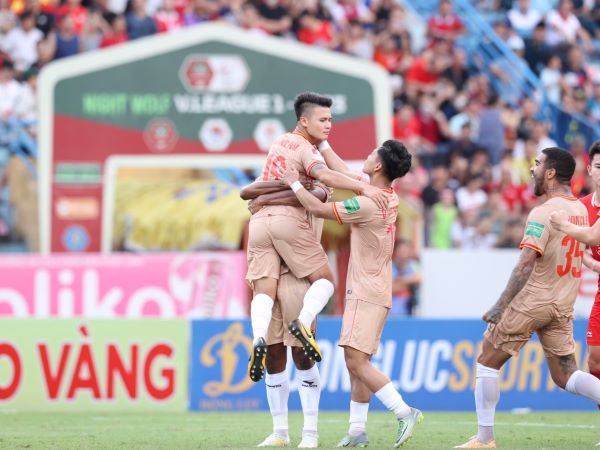 Quang Hải ghi bàn đầu tiên, CLB Công an Hà Nội chạm tay vào chức vô địch V.League