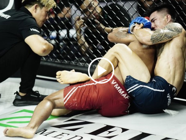 Phạm Văn Nam tung đòn siết cổ hạ nhà vô địch tán thủ châu Á tại Lion Championship