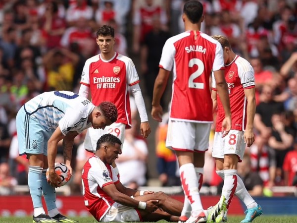 Tân binh 40 triệu bảng của Arsenal gặp chấn thương ngay trận ra mắt